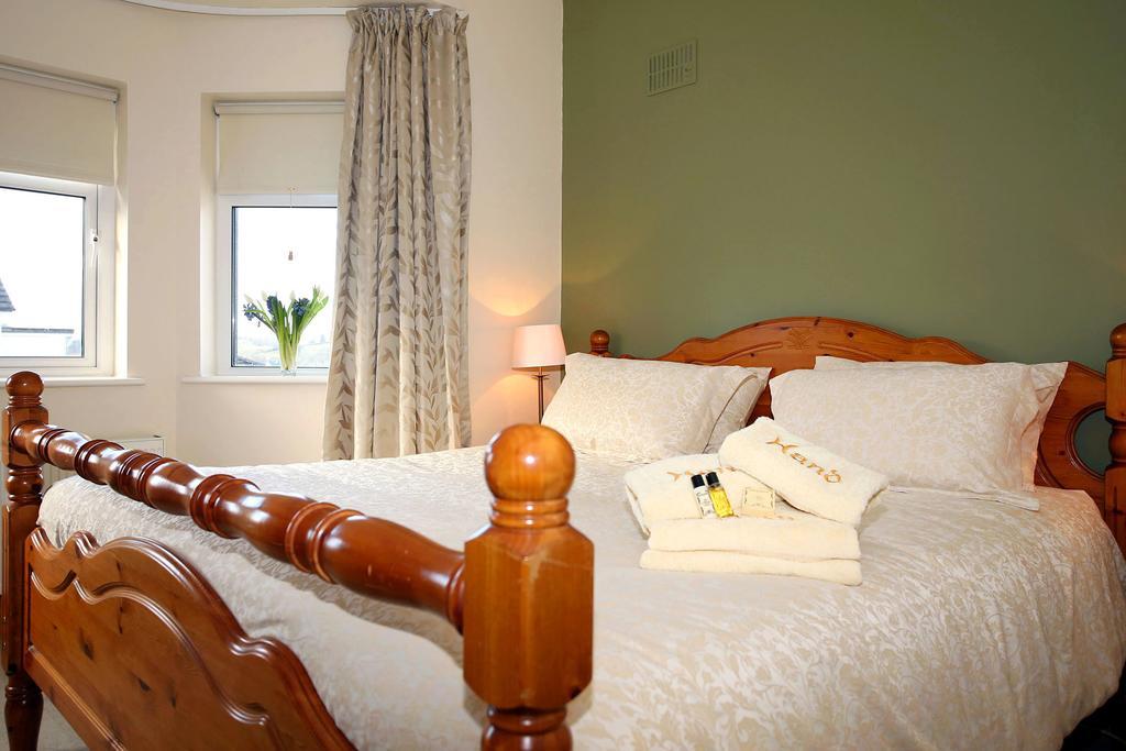 Willow Lodge Westport Room photo