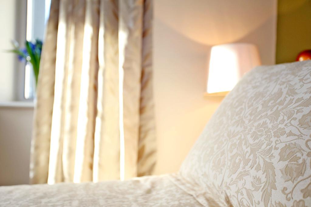 Willow Lodge Westport Room photo